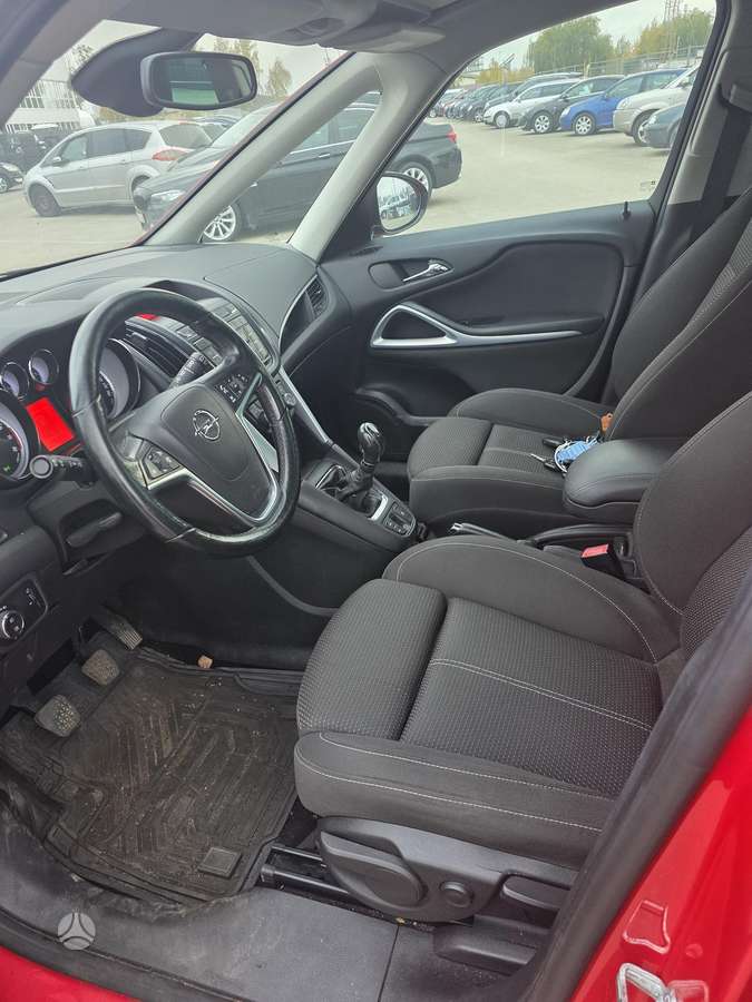Opel Zafira 2012 — photo 27