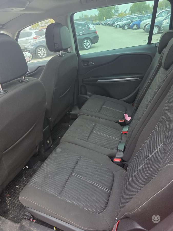 Opel Zafira 2012 — photo 28