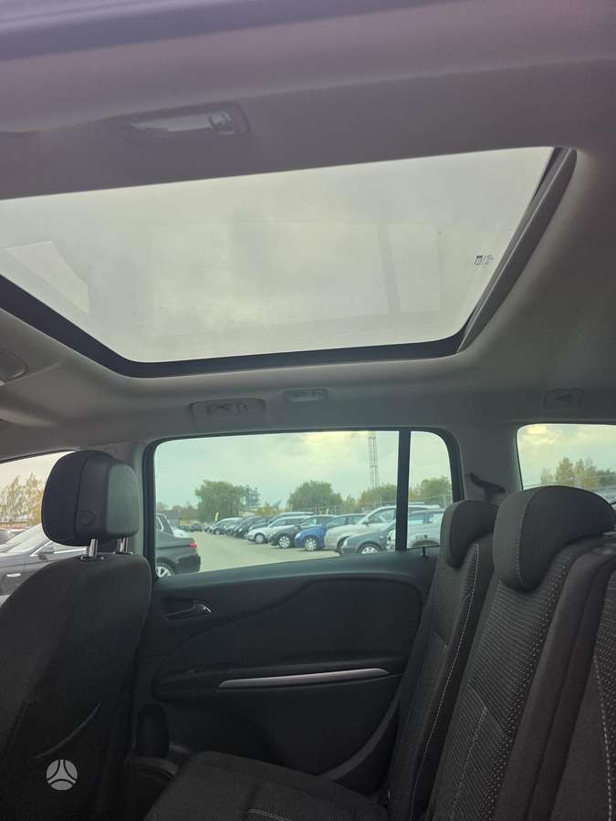 Opel Zafira 2012 — photo 31