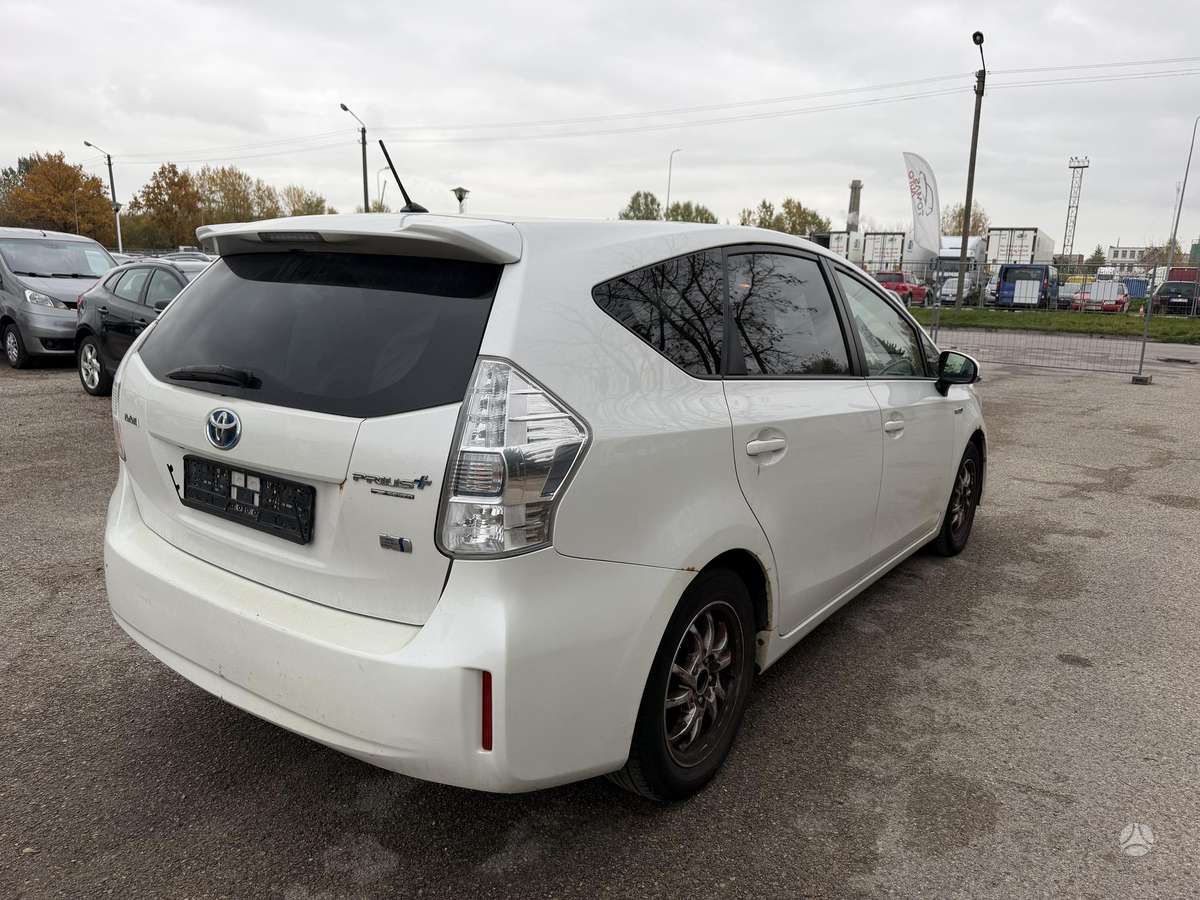 Toyota Prius+ 2012 — engine 1798 cm³, 99 HP (73kW)