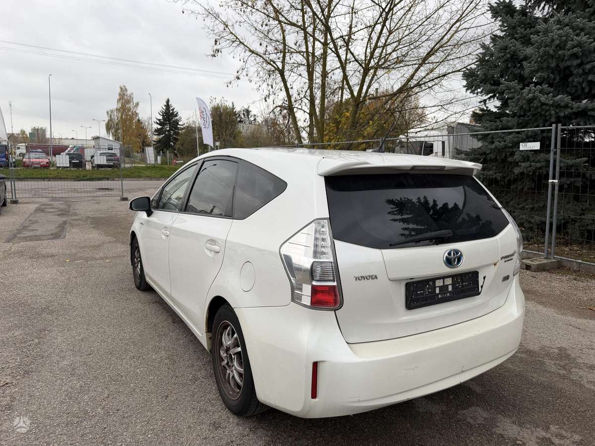 Toyota Prius+ 2012 — photo 5