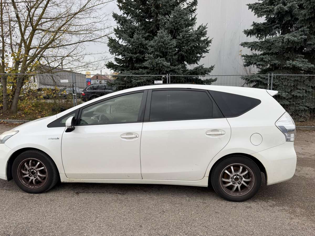 Toyota Prius+ 2012 — photo 6
