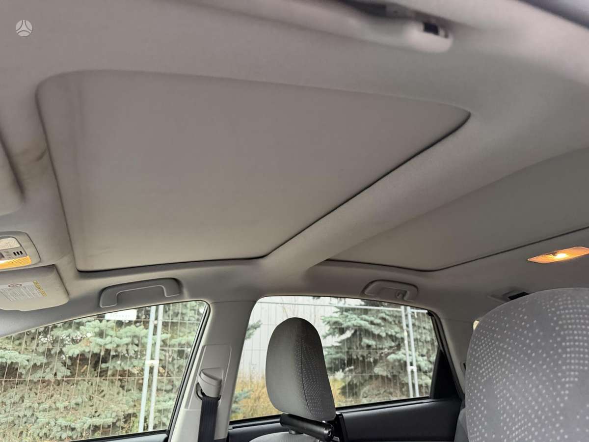 Toyota Prius+ 2012 — photo 8