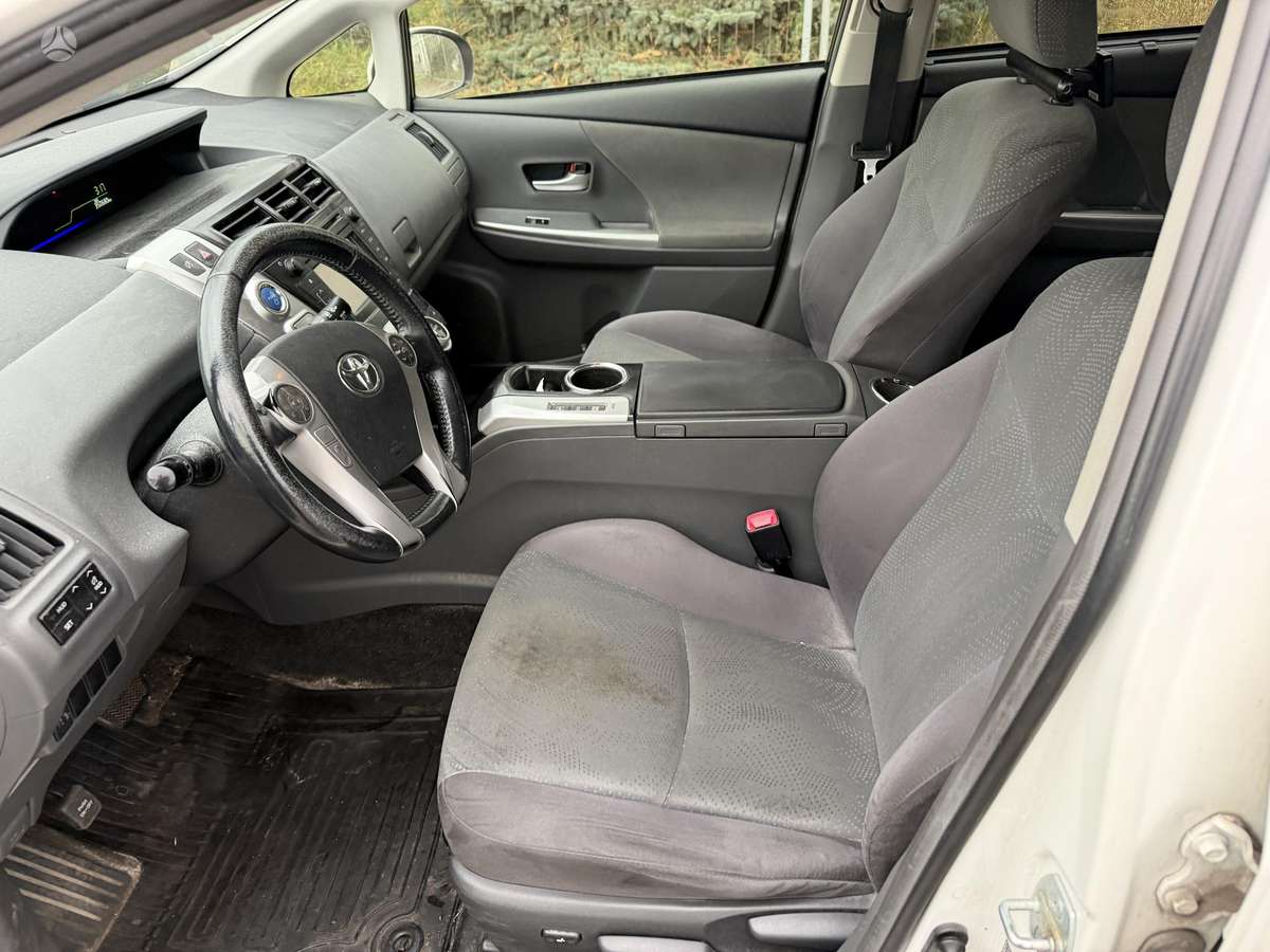 Toyota Prius+ 2012 — photo 9