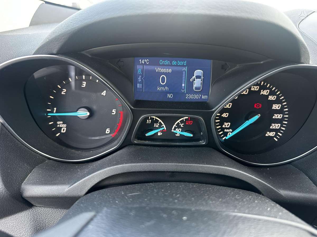 Ford Kuga 2014 — photo 11