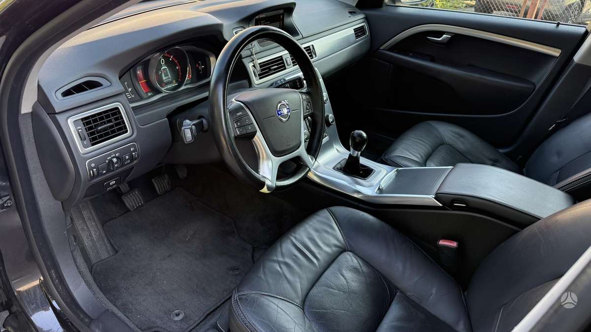 Volvo V70 2013 — photo 11