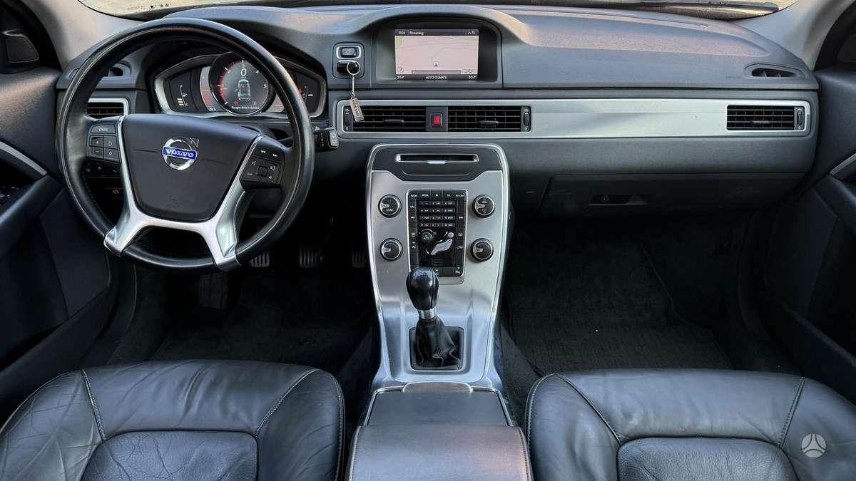 Volvo V70 2013 — photo 12