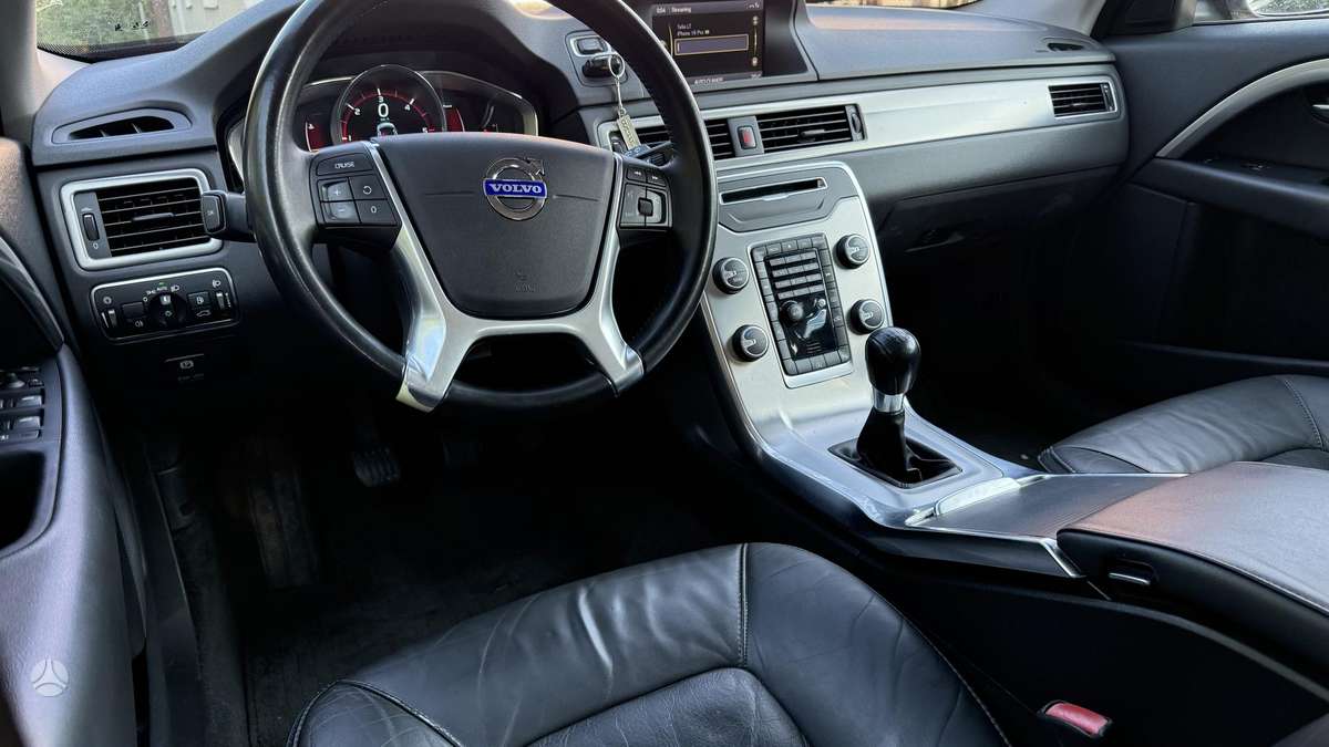 Volvo V70 2013 — photo 13