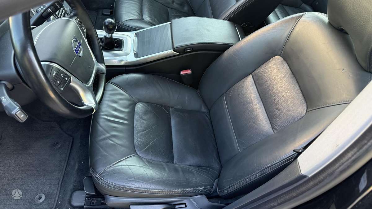 Volvo V70 2013 — photo 14