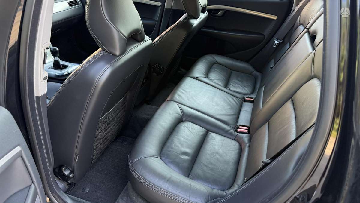 Volvo V70 2013 — photo 17