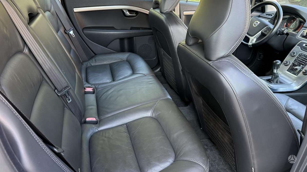 Volvo V70 2013 — photo 18