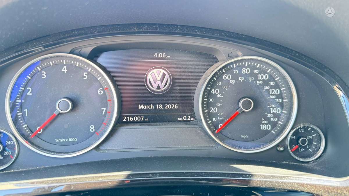 Volkswagen Touareg 2013 — photo 12