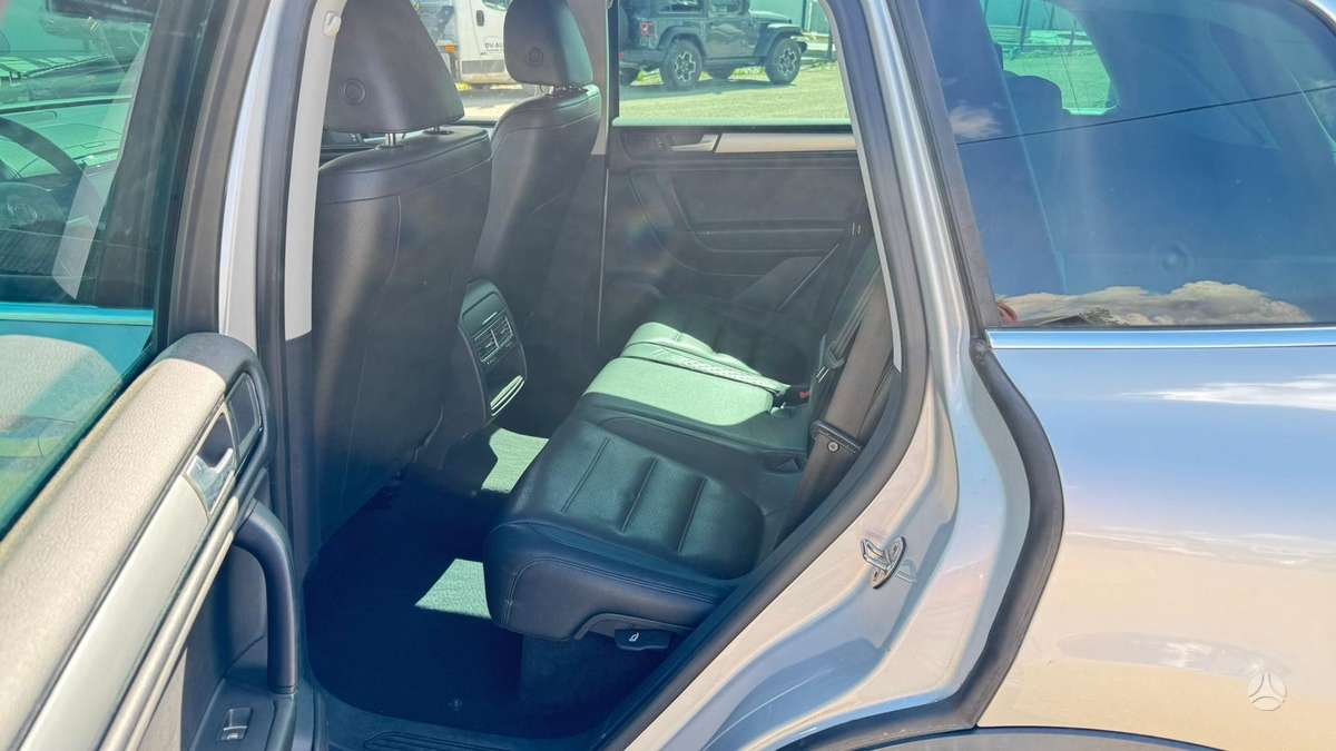 Volkswagen Touareg 2013 — photo 14