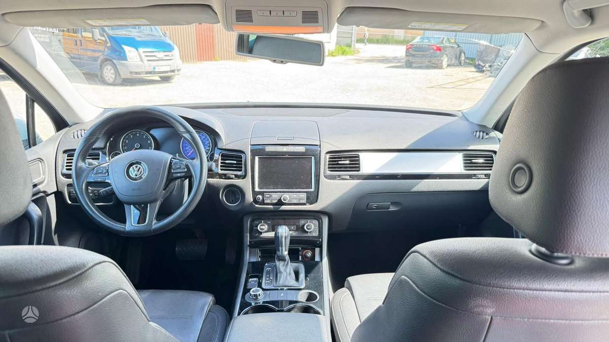 Volkswagen Touareg 2013 — photo 15