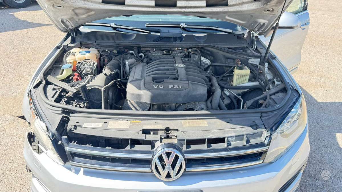 Volkswagen Touareg 2013 — photo 5