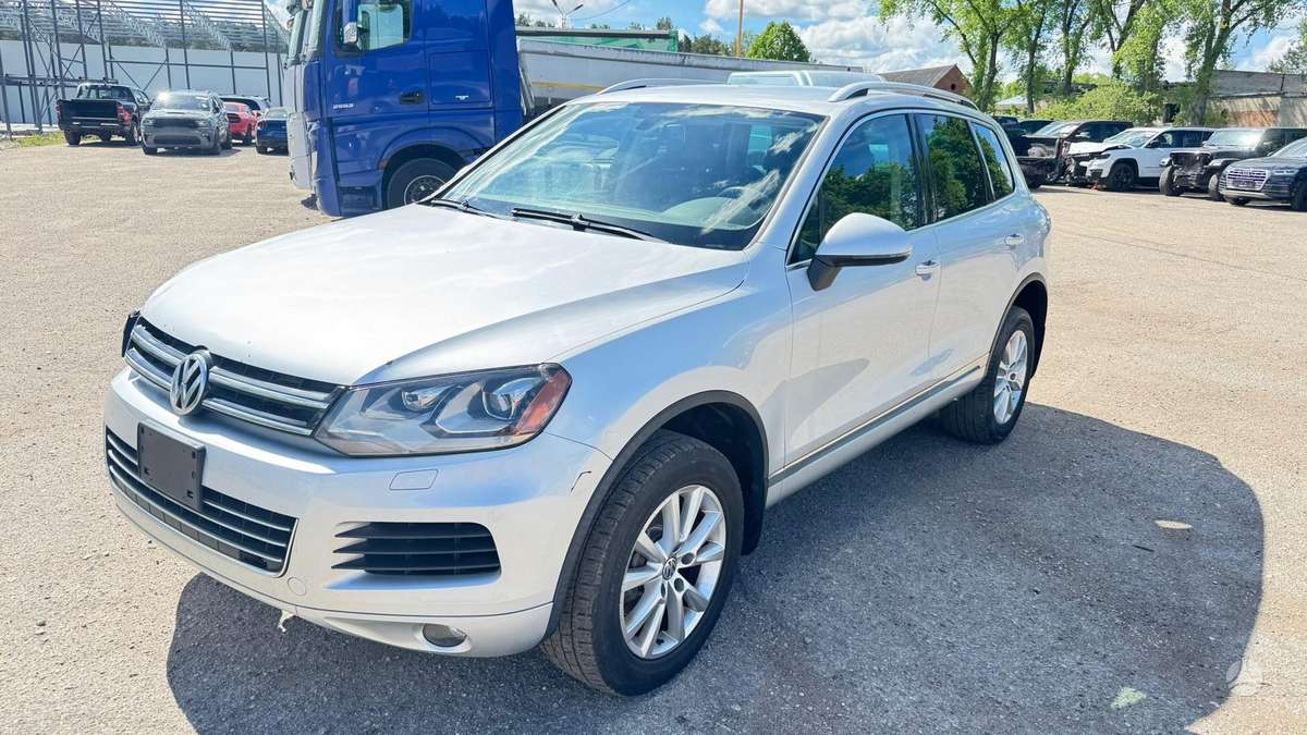 Volkswagen Touareg 2013 — photo 6
