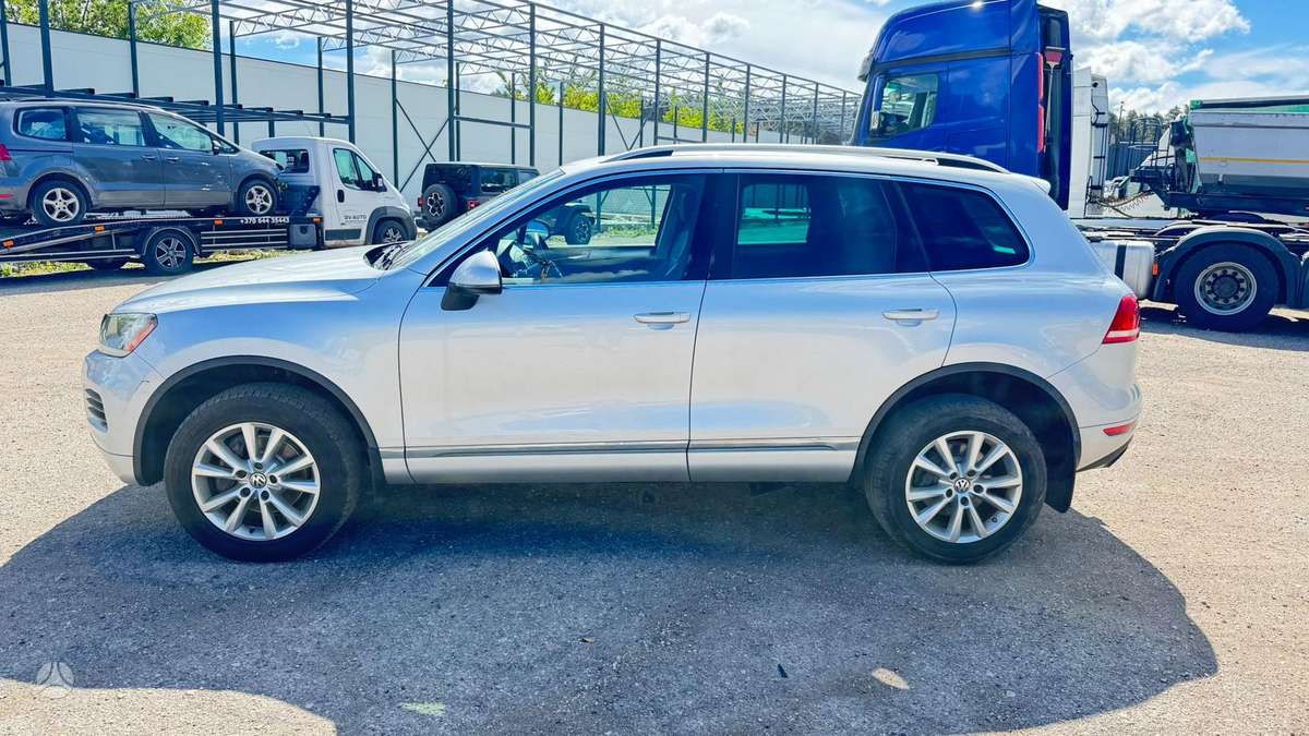 Volkswagen Touareg 2013 — photo 7