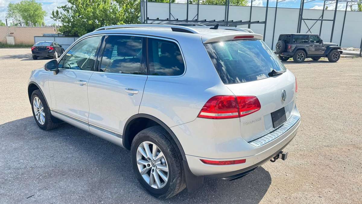 Volkswagen Touareg 2013 — photo 8
