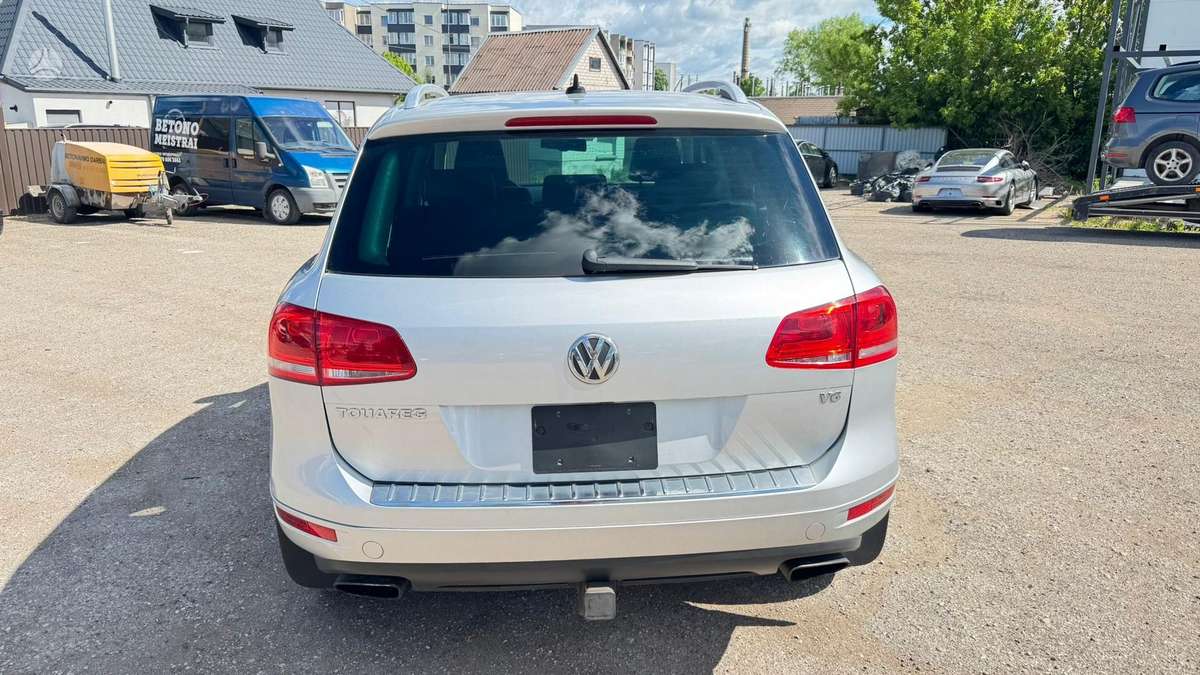 Volkswagen Touareg 2013 — photo 9