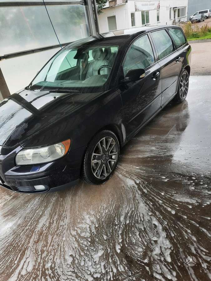Volvo V50 2005 — rear view