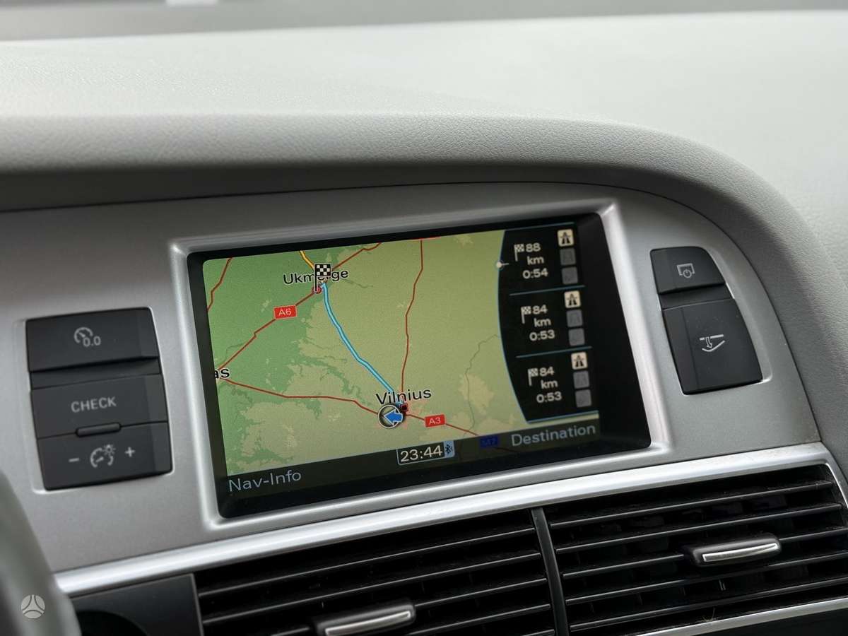 Audi A6 2009 — photo 12