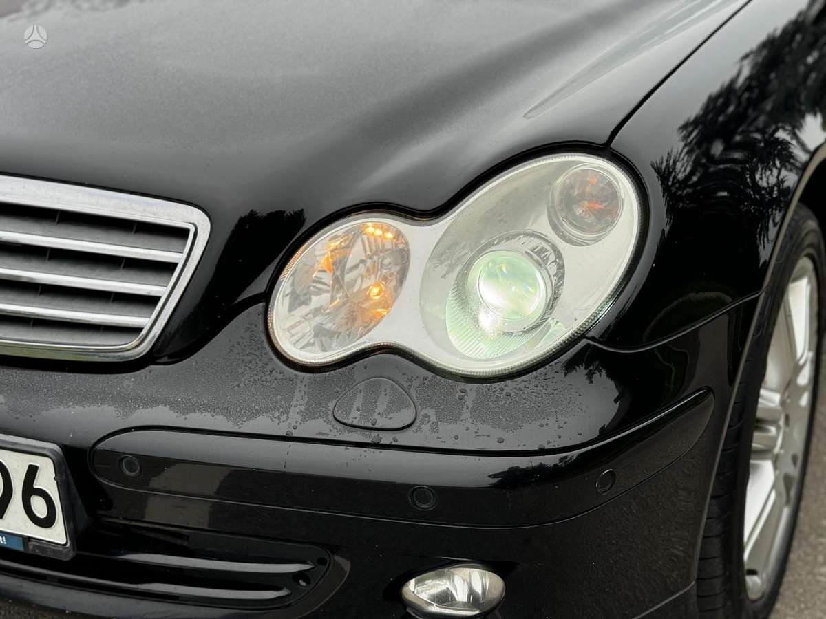 Mercedes-Benz C200 2006 — photo 17