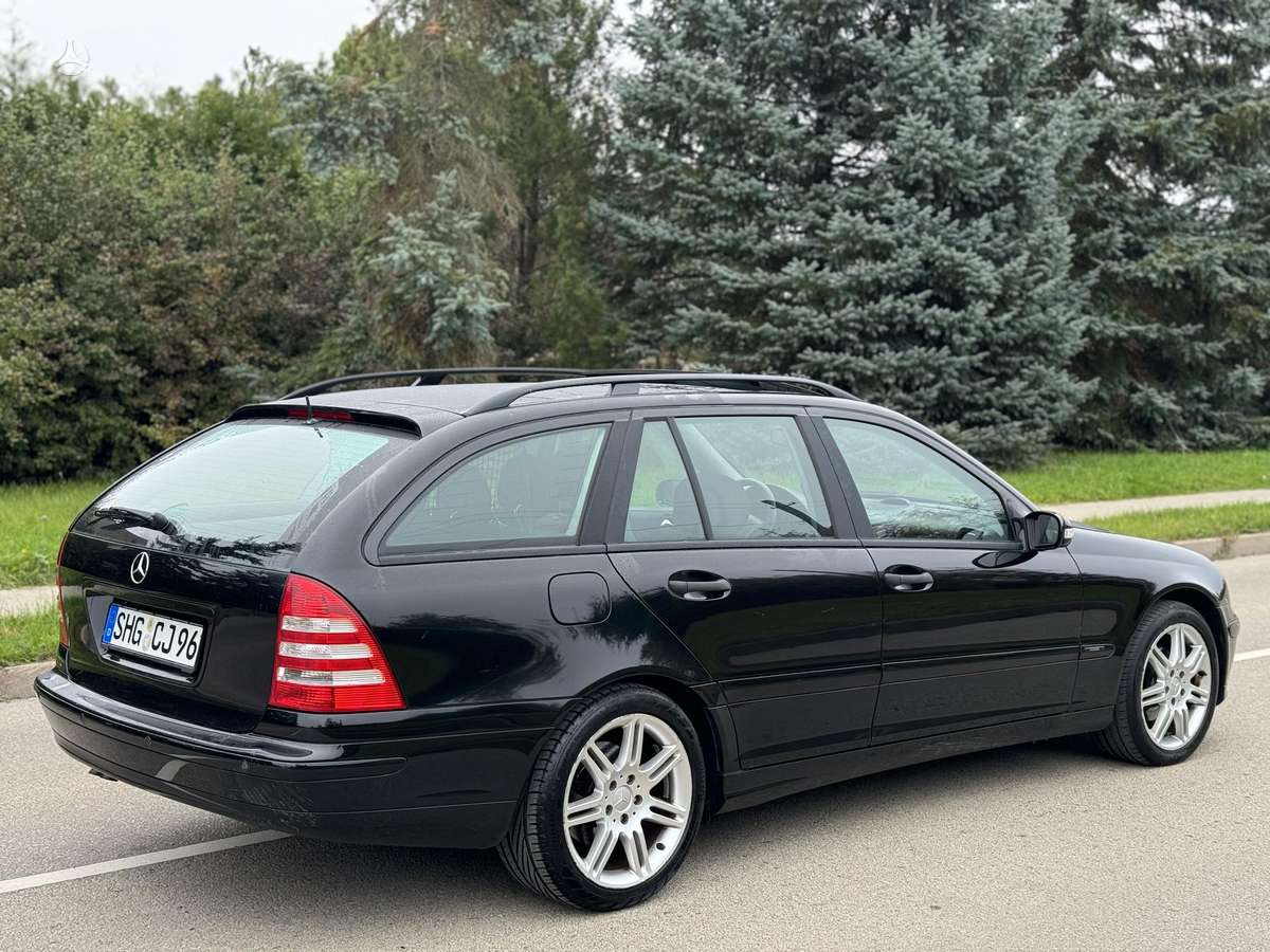 Mercedes-Benz C200 2006 — rear view