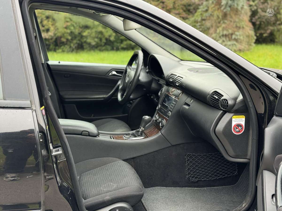 Mercedes-Benz C200 2006 — photo 20