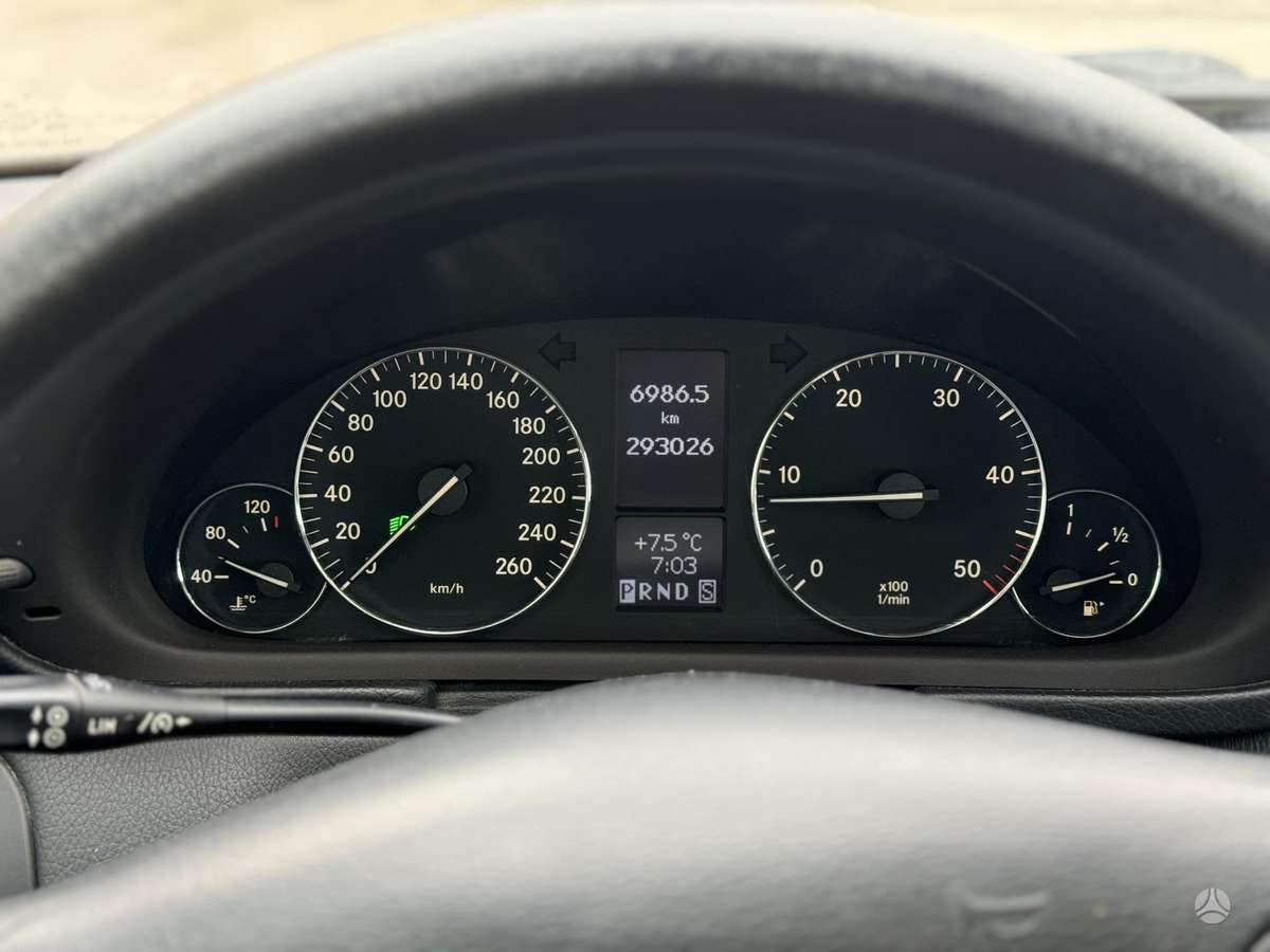 Mercedes-Benz C200 2006 — photo 27