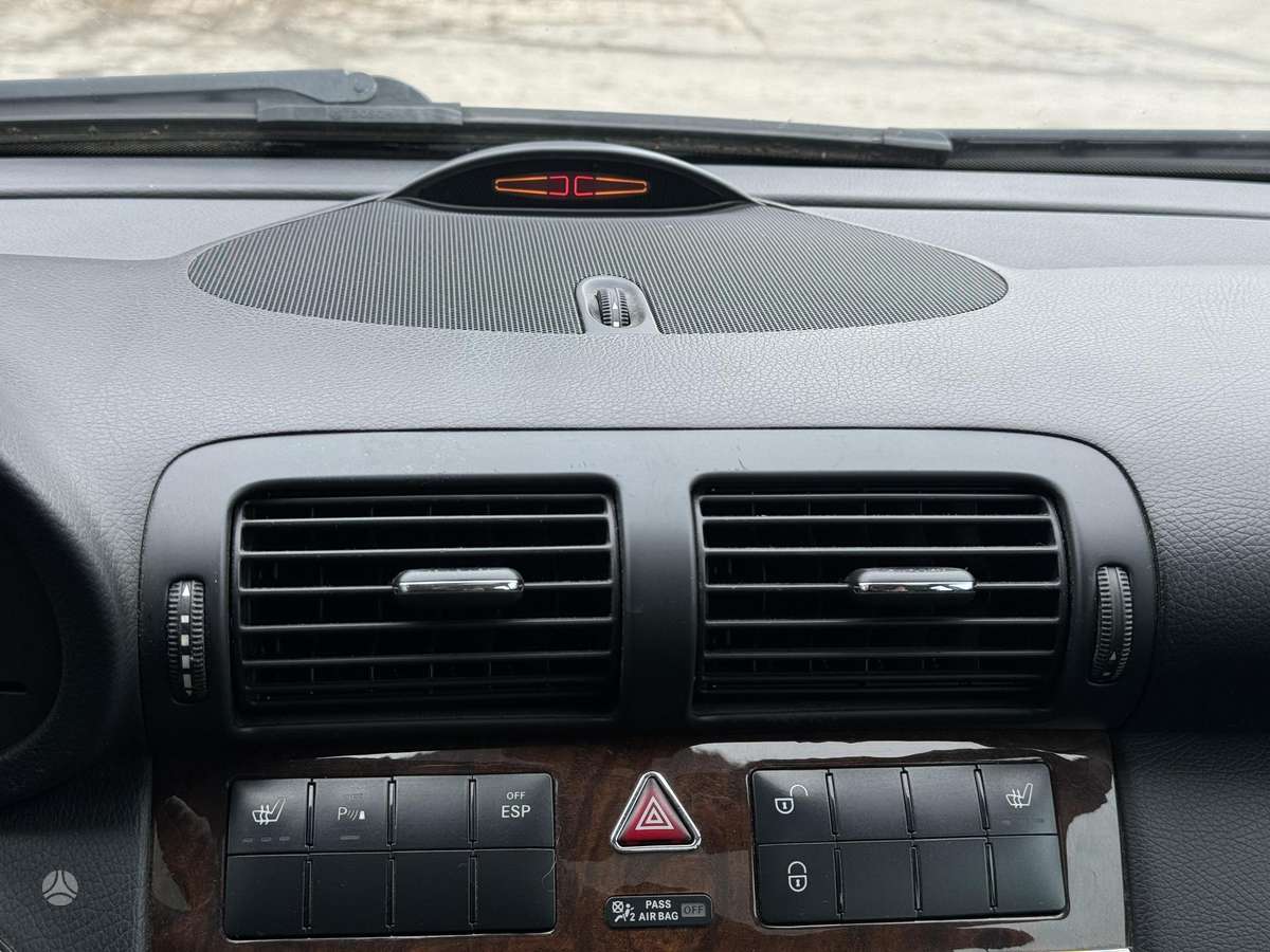 Mercedes-Benz C200 2006 — photo 28