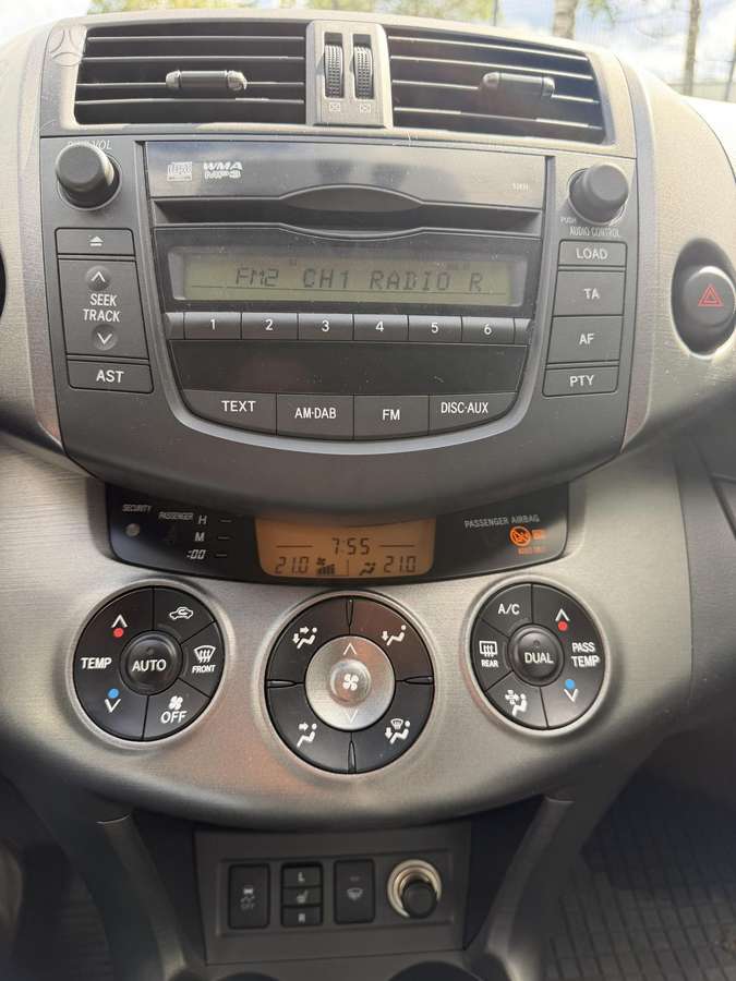 Toyota RAV4 2009 — photo 12