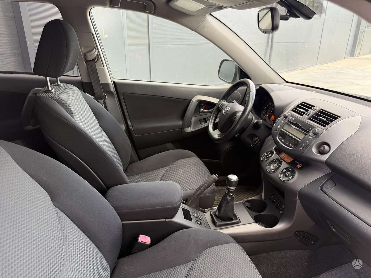 Toyota RAV4 2009 — photo 18