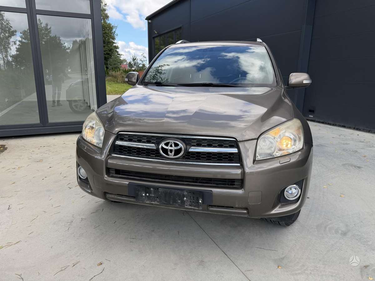 Toyota RAV4 2009 — rear view