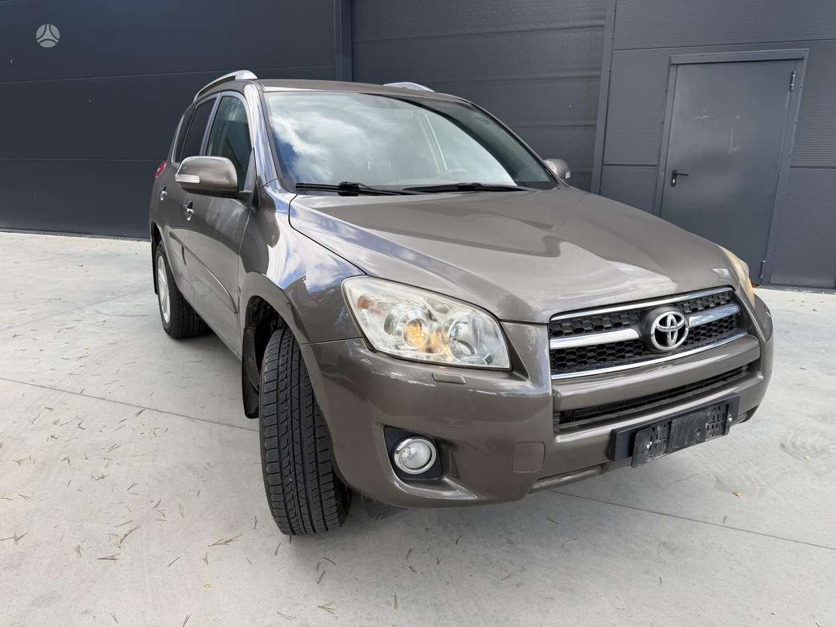 Toyota RAV4 2009 — interior