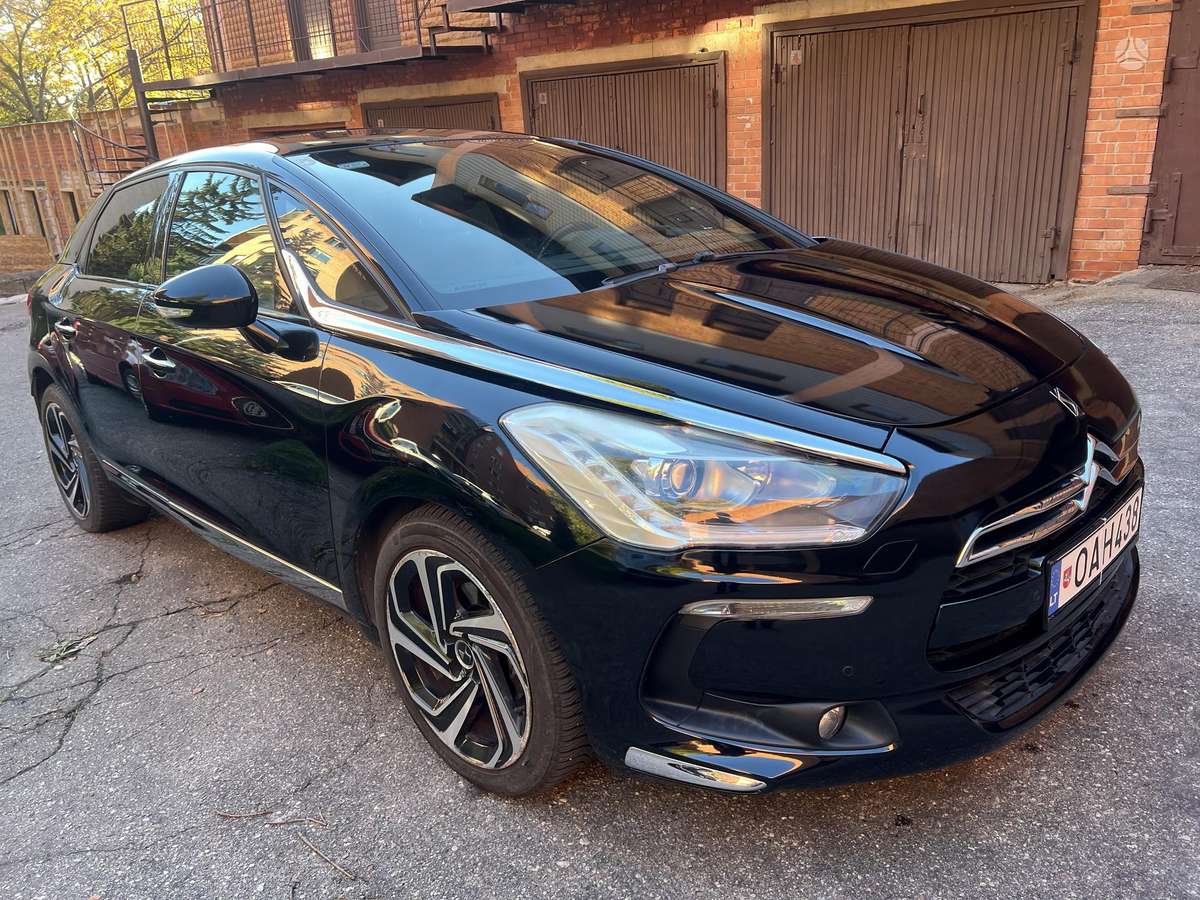 Citroen DS5 2012 — вигляд ззаду