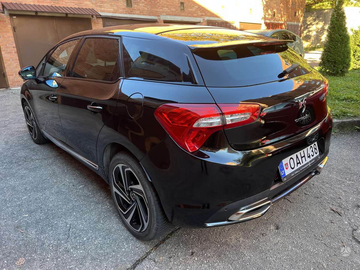 Citroen DS5 2012 — салон