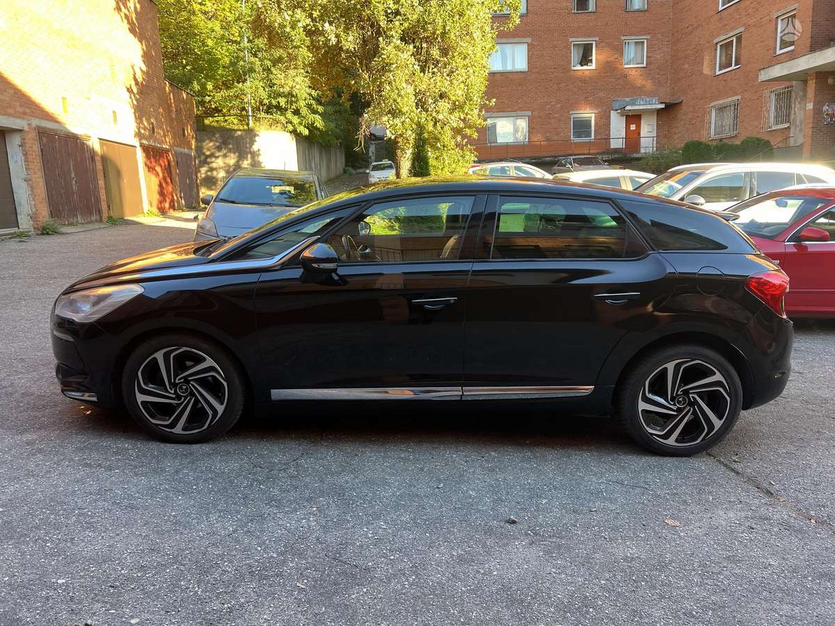 Citroen DS5 2012 — двигун 1560 cm³, 111 HP (82kW)