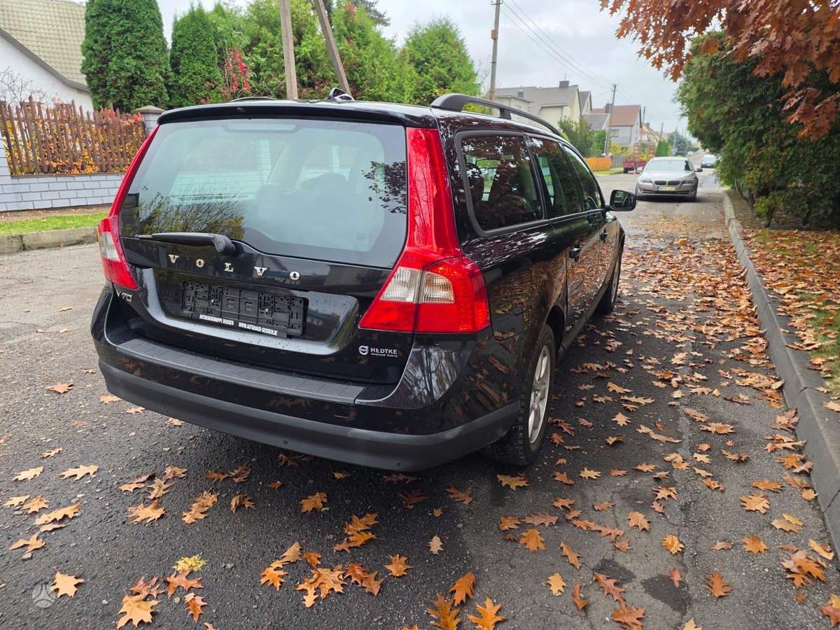 Volvo V70 2009 — interior