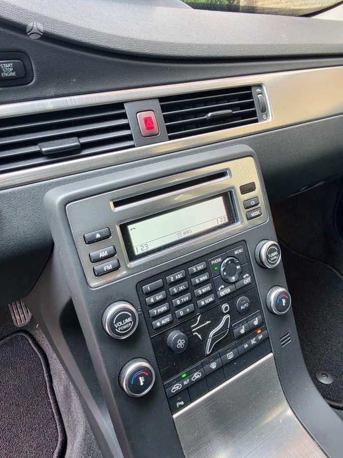 Volvo V70 2009 — photo 7