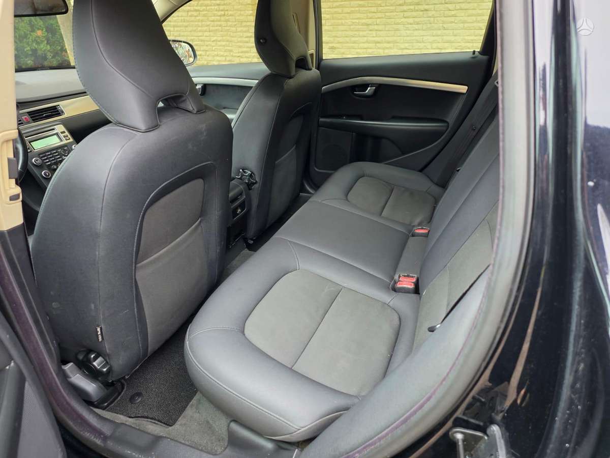 Volvo V70 2009 — photo 8