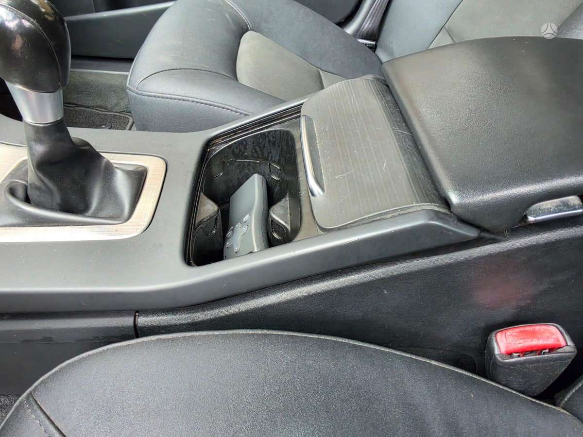 Volvo V70 2009 — photo 9