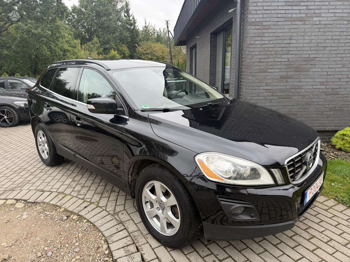 Volvo XC60 2010 — салон