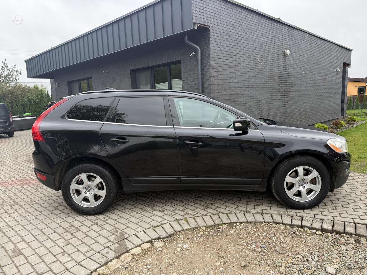 Volvo XC60 2010 — двигун 2400 cm³, 175 HP (129kW)