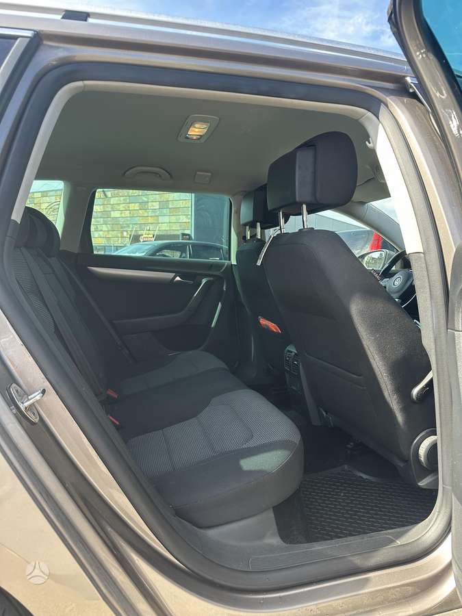 Volkswagen Passat 2011 — photo 10