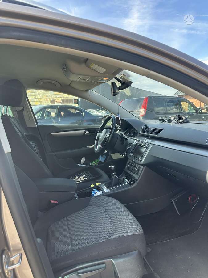 Volkswagen Passat 2011 — photo 11