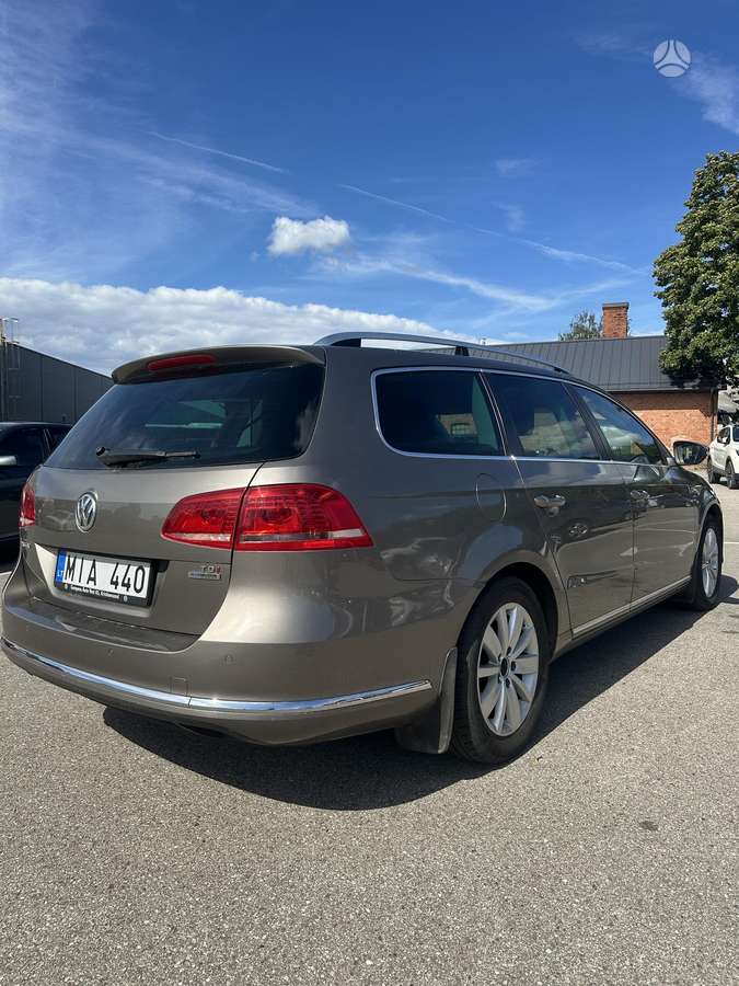 Volkswagen Passat 2011 — engine 1600 cm³, 105 HP (77kW)