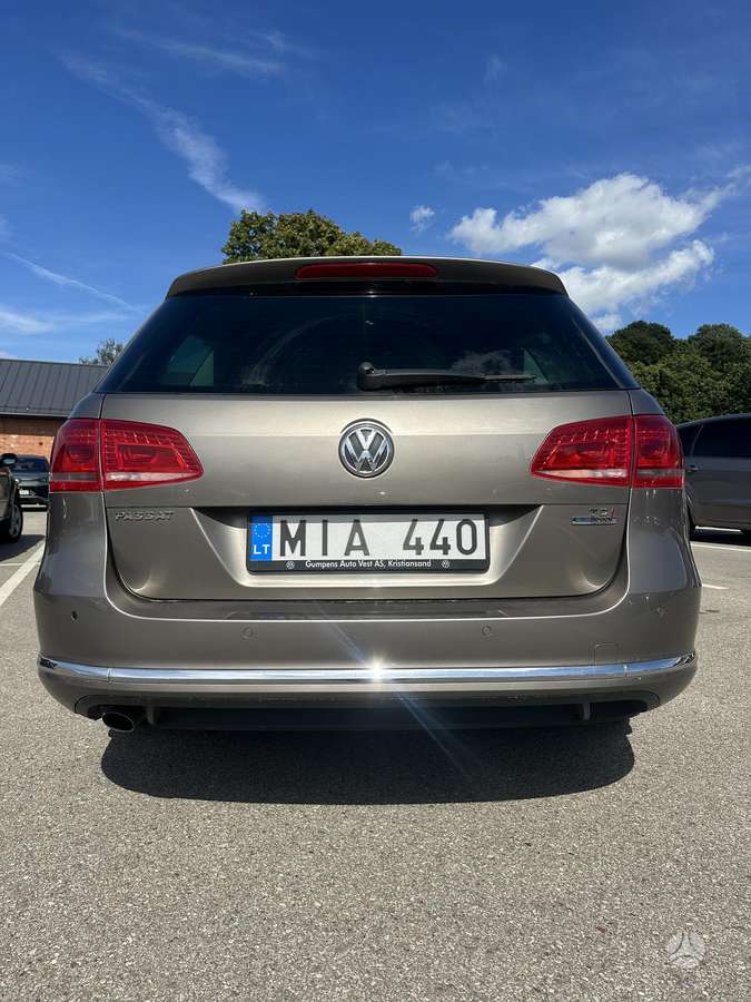 Volkswagen Passat 2011 — photo 5