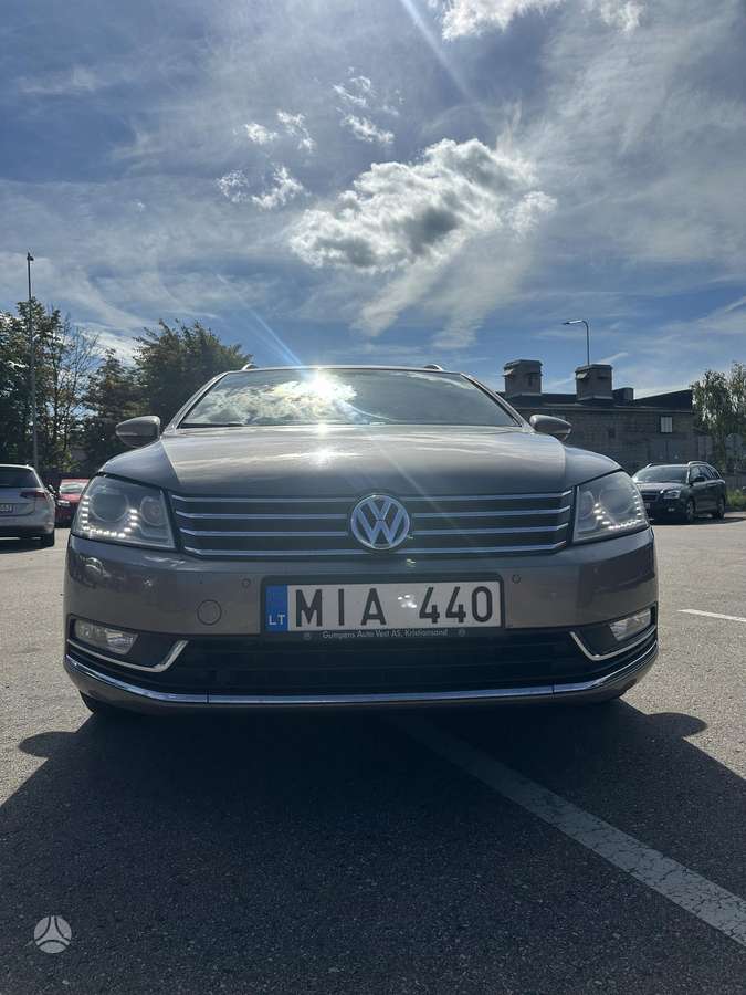 Volkswagen Passat 2011 — photo 7