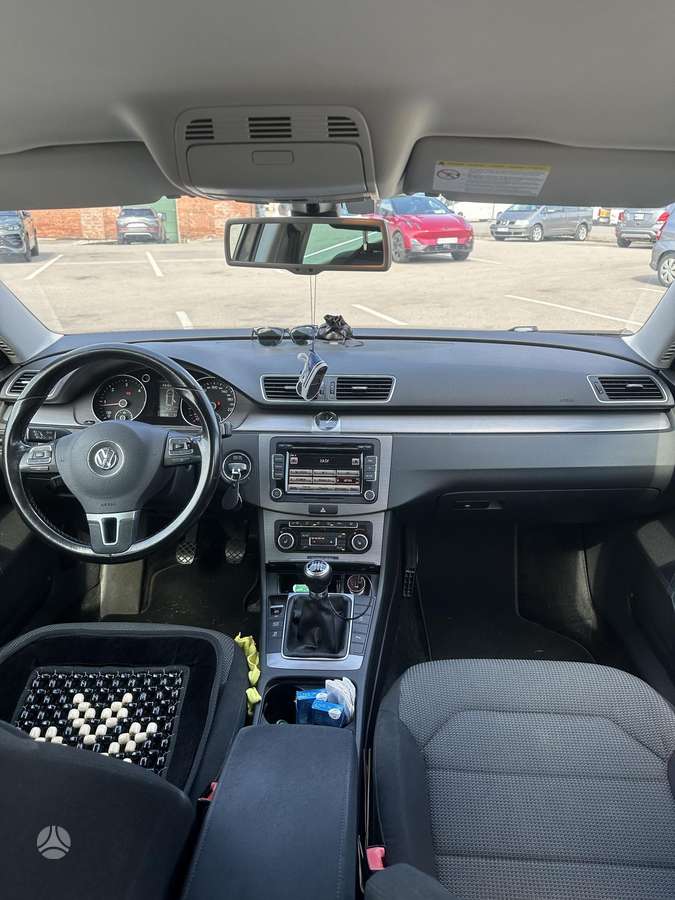 Volkswagen Passat 2011 — photo 8