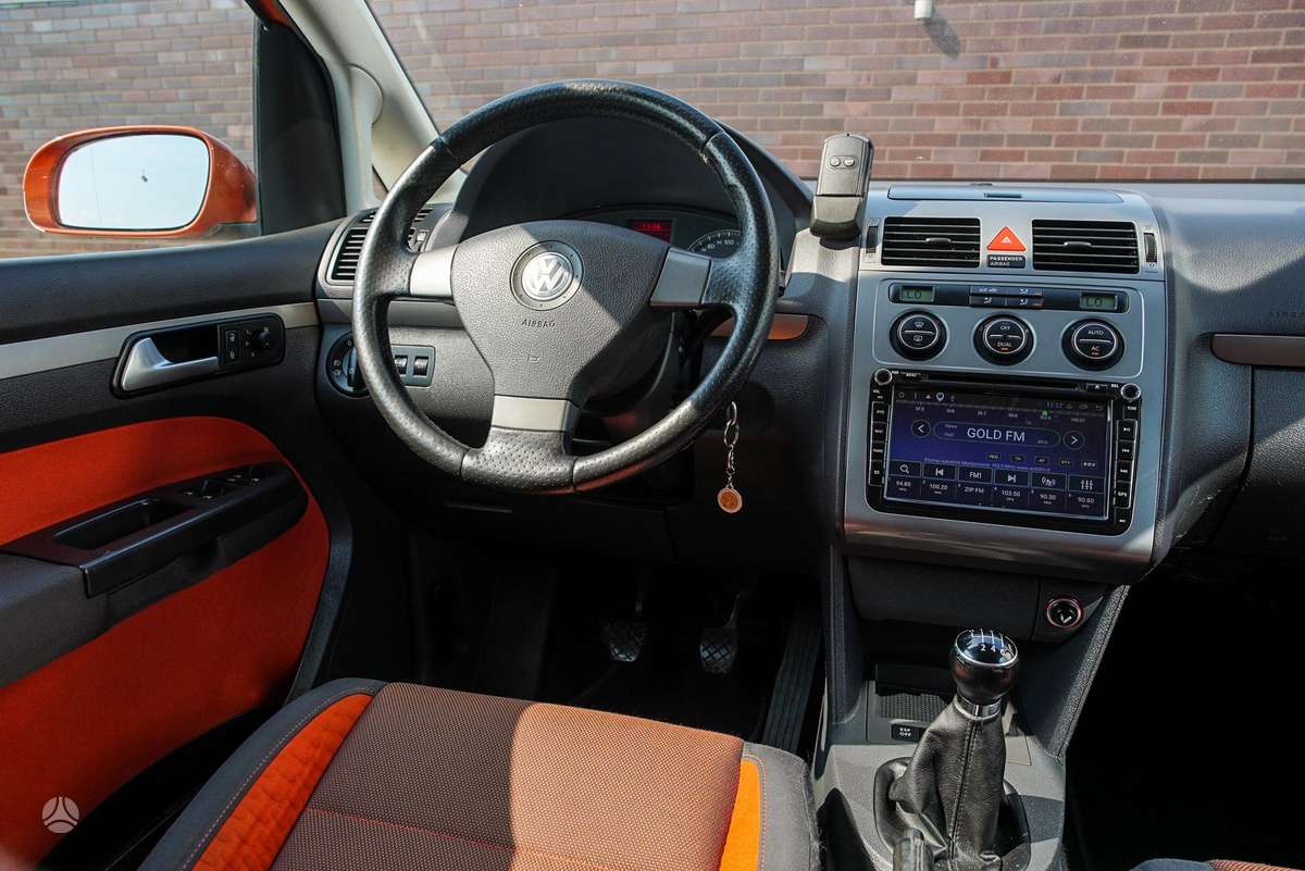 Volkswagen Touran 2008 — photo 16